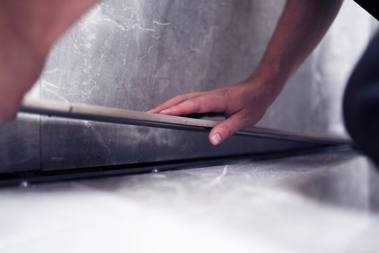 installation väggnära golvbrunnar